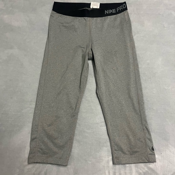 🌸Nike Pro Gray Leggings Capris - Picture 1 of 4